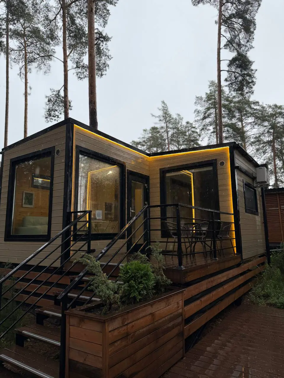 Gotova IVAN DOM modularna sauna sa terasom i fasadnom rasvetom